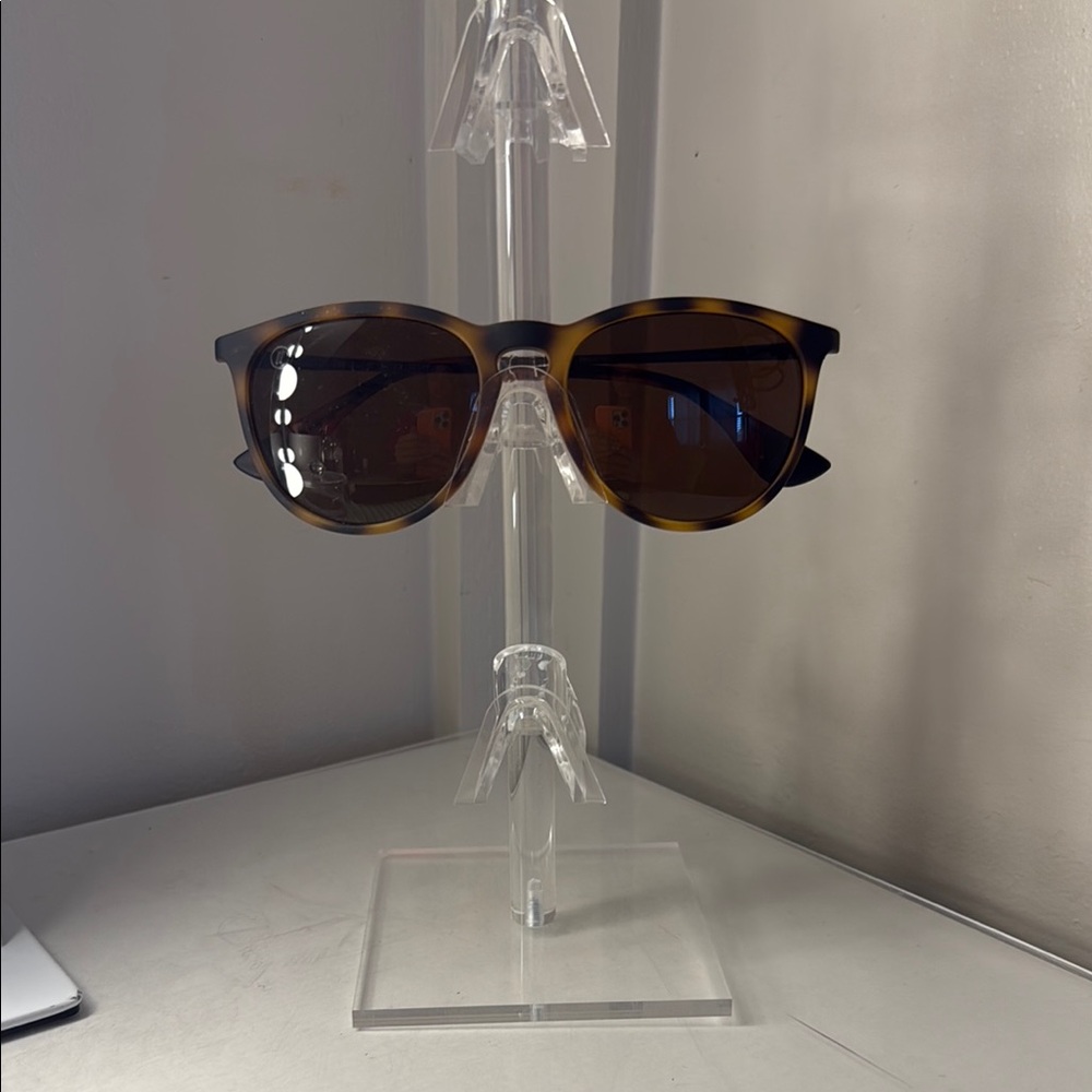 Elegant Tortoise Shell Sunglasses